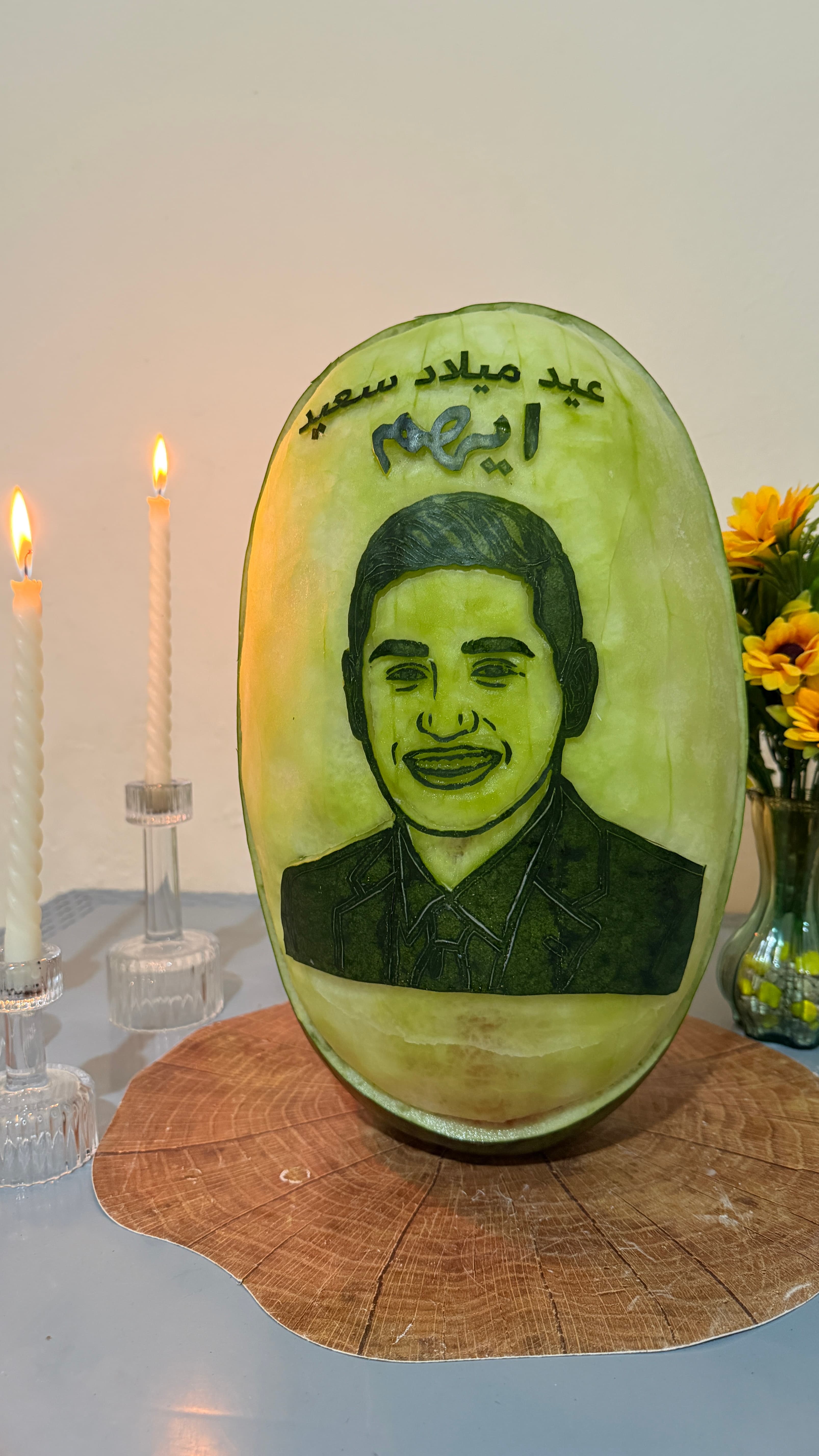 بطيخه منحوته بشكل فني لتزين اعياد الميلاد والمناسبات كافه تصمم حسب الطلب